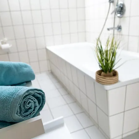 Blue Chili 99 - Grosszuegiges Loft Wlan Boxspringbett Bis 4 Pers Apartment *