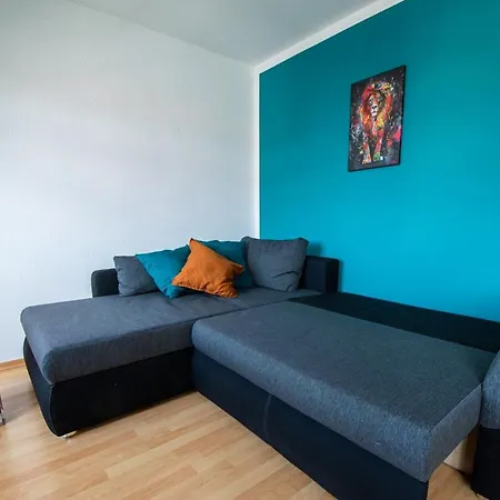 Blue Chili 99 - Grosszuegiges Loft Wlan Boxspringbett Bis 4 Pers Apartment *