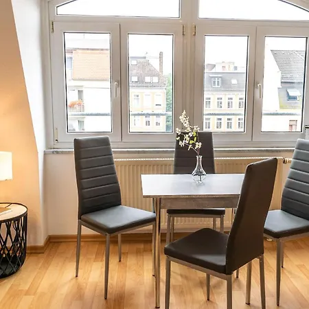 Blue Chili 99 - Grosszuegiges Loft Wlan Boxspringbett Bis 4 Pers Leipzig