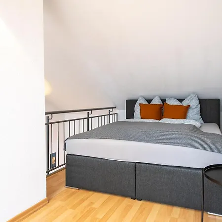 Blue Chili 99 - Grosszuegiges Loft Wlan Boxspringbett Bis 4 Pers * Leipzig